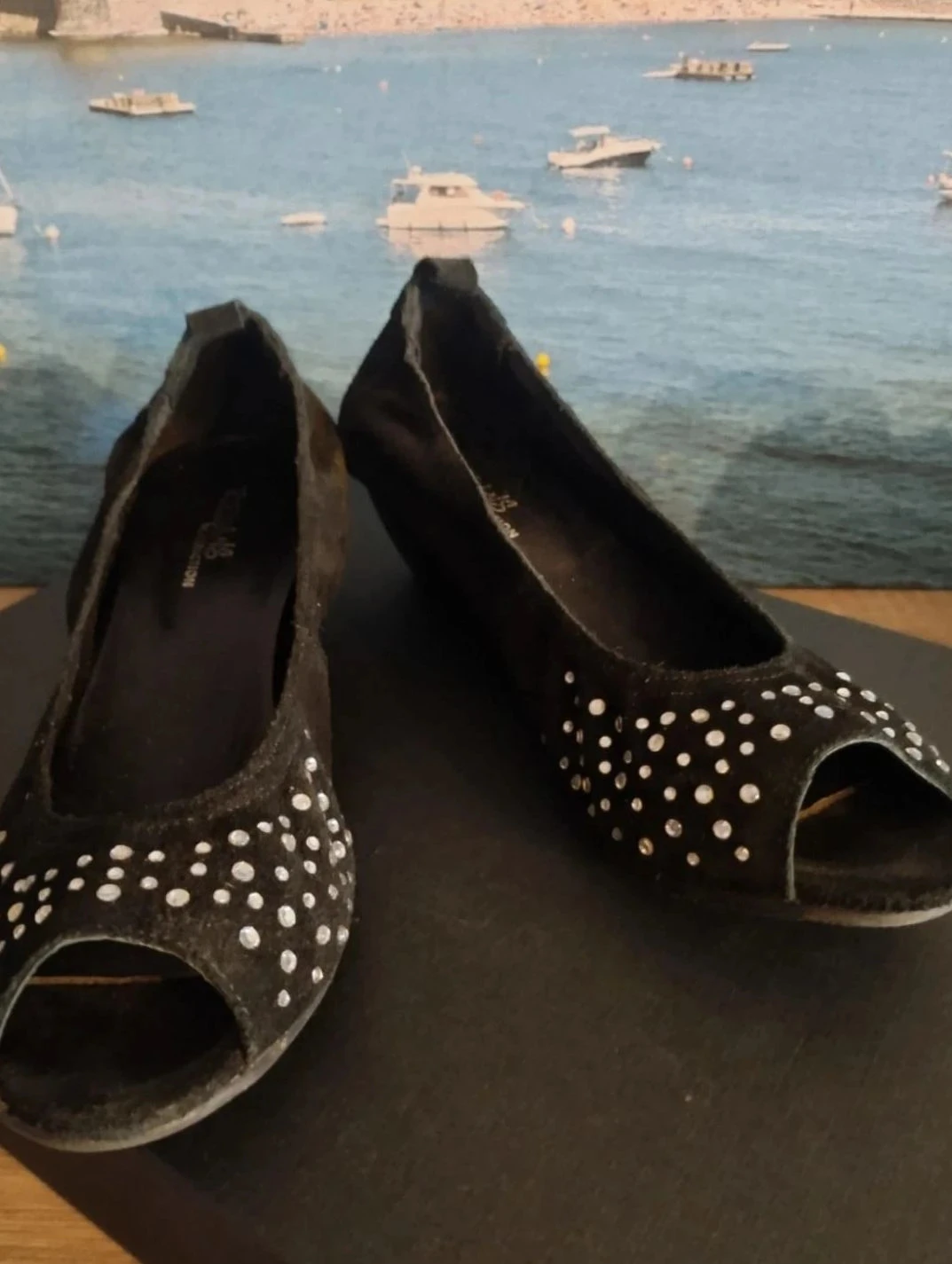 Chaussures à talons compensées noires à brillants, ouvertes devant, Reqins, P38